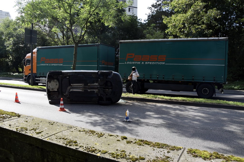 VU LKW PKW Koeln Riehl An der Schanz P33.JPG - Miklos Laubert